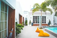 Chloe W Villa Hotels in Medan