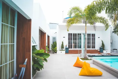 Chloe W Villa Отели в г. Bantan Timur