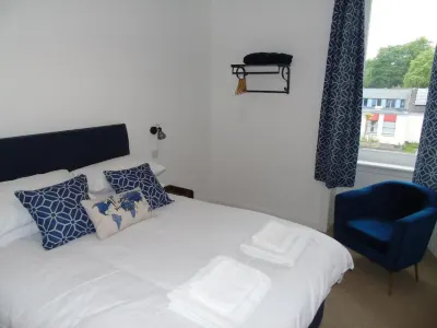 Snug - Sealladh Mara Apartment Hotels near Gare Loch