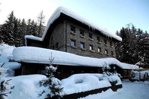 Chalet Eden Eco Hotel, Restaurant & Wellness فنادق في La Thuile