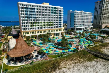 Holiday Inn Resort Pensacola Beach Gulf Front Отели рядом с достопримечательностью «Pensacola Beach Gulf Pier»