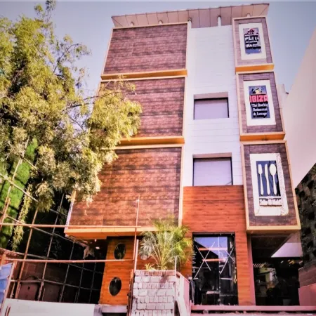 Hotel Golden - I