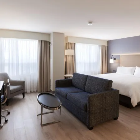 Holiday Inn & Suites OTTAWA KANATA by IHG