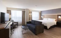 Holiday Inn & Suites OTTAWA KANATA by IHG - 3-Star