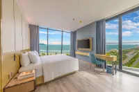 Awaken Da Nang Hotel Hotel dekat Danang Backpackers Tourist