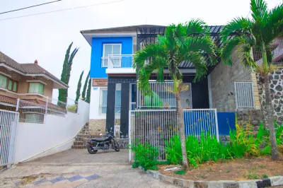 Villa Biru with Private Pool & Balcony Hotellit kohteessa Kehutanan
