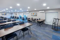 La Quinta Inn & Suites by Wyndham Nashville Airport - Business