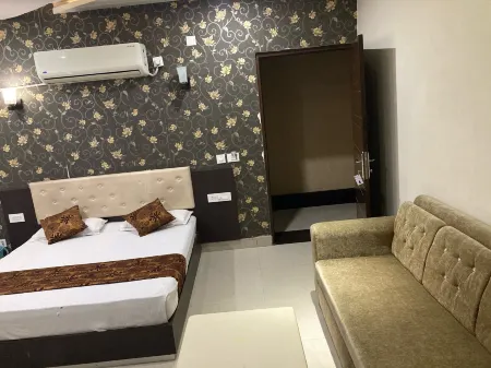 Hotel Sea Rock Отели рядом с достопримечательностью «PVR Ridhi Sidhi Mall, Sri Ganganagar»