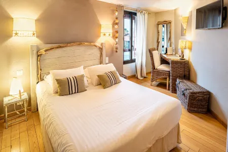 Hôtel-Restaurant le Résinier Отели в г. Мио