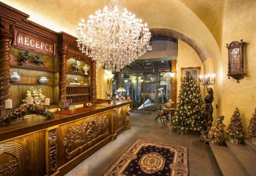 아이언 게이트 호텔 앤드 스위트