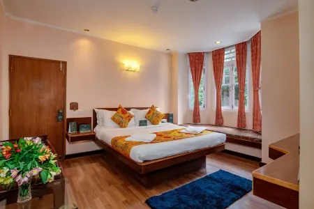 Muscatel Spring Burn - 100 MTS from Mall Road Отели рядом с достопримечательностью «Darjeeling Himalayan Railway Toy Train»