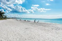 May Specials • Walk to Beach • Pool • Private Sun Deck • New Kitchen