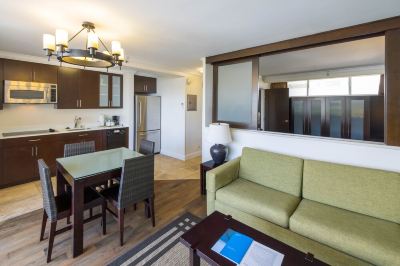 パーシャルオーシャンビュールーム(1ベッドルーム)(バス1室) リージェンシー オン ビーチウォーク ワイキキ by アウトリガーの写真