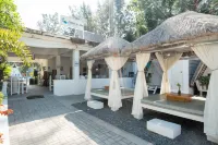 Costas De Liwa Bar & Beach Resort Hotels in San Narciso