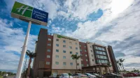 Holiday Inn Express & Suites Celaya Hotels near ICIAR Templo Shalom Celaya