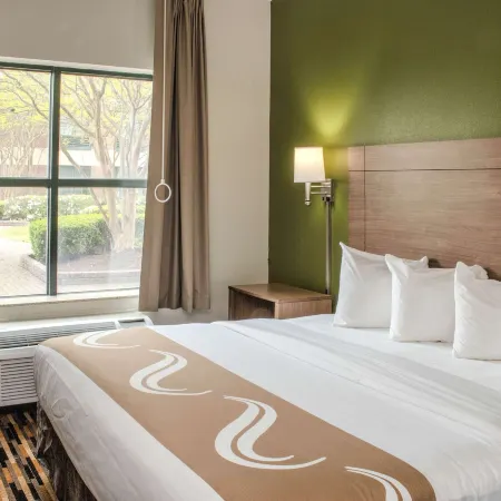 Quality Suites Lake Wright Norfolk Airport
