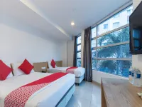 Iris Hotel