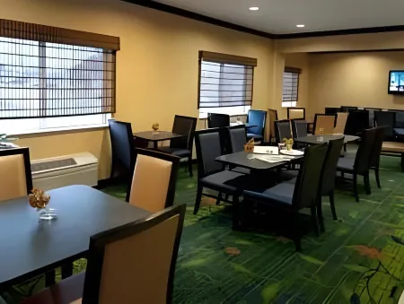 Fairfield Inn & Suites Stevens Point Отели в г. Стивенс Пойнт