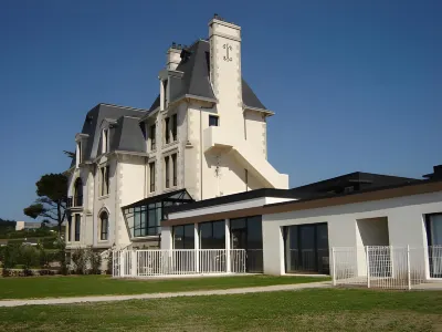 레지당스 오달리스 르 도멘 데 로세 종 Chapelle Notre-Dame des Joies 주변 호텔