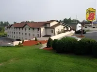 Super 8 by Wyndham Pittsburgh PA Airport/University Area Hotels in Moon Township