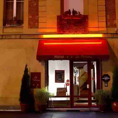 Le Pélican Hotel Exterior