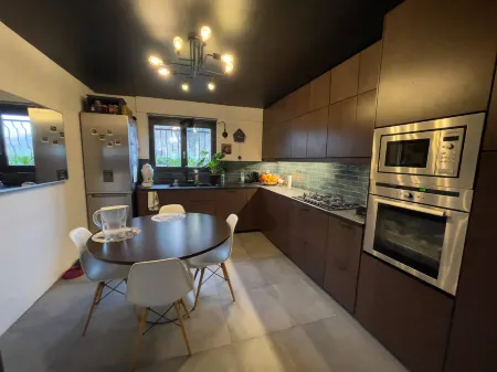 Comfortable Guest Room in A Contemporary Setting