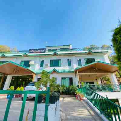 Pineland Resort and Chalets Hotel Exterior