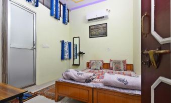The Midas Guest House - Housity