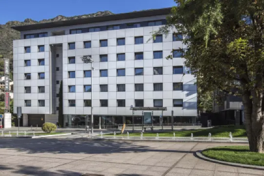 Yomo Mola Park Hotels in 