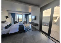 Vee Resort- the Suites of Royals 탈데오 호텔