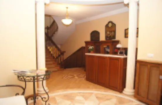 Dinastiya Lodging House