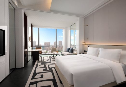 2. 크라운 플라자 ..