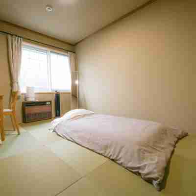 Toshikaga Hostel Misato Rooms
