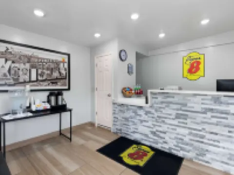 Super 8 by Wyndham Paducah I-24 Exit 4 Hotels in Paducah