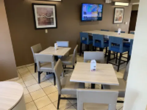 Microtel Inn & Suites by Wyndham Prairie du Chien