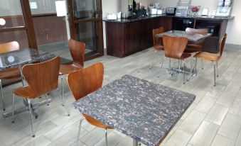 Super 8 by Wyndham Madison