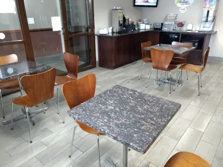 Super 8 by Wyndham Madison
