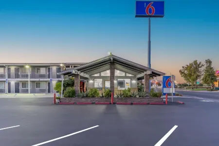 Motel 6 Willows, CA