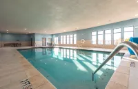 홀리데이 인 익스프레스 호텔 & 스위트 세인트 로버트 바이 IHG - 수영장