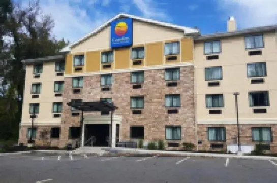 Comfort Inn & Suites Brattleboro I-91