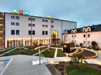 이비스 스타일스 라 로셰 쉬르 용