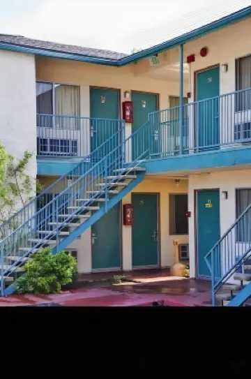 Motel 6 Tustin, CA – Orange County