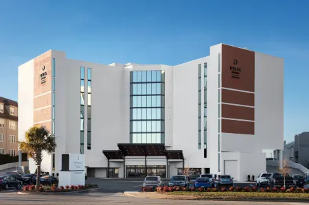 Delta Hotels Virginia Beach Waterfront Отели рядом с достопримечательностью «Парк штата Ферст Ландинг»