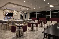 Sheraton Richmond Airport Hotel - bar