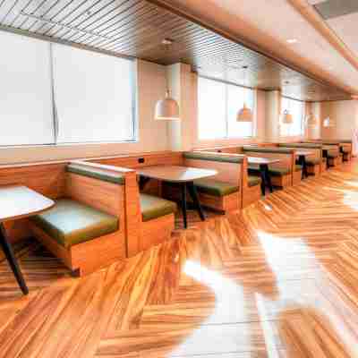 Fairfield Inn & Suites Ottawa Airport Dining/Meeting Rooms