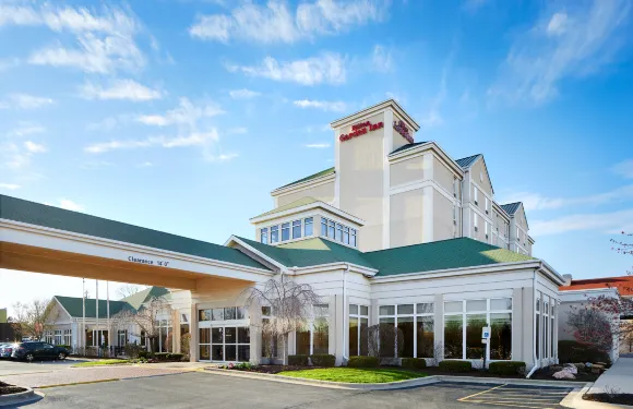 尚佩恩厄巴納希爾頓花園酒店