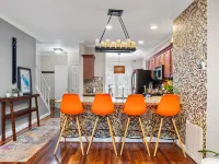 Luxurious home with golf course view, deck, grill, Peloton! King size bed. シャンティリーのホテル