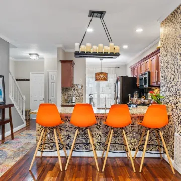 Luxurious home with golf course view, deck, grill, Peloton! King size bed.