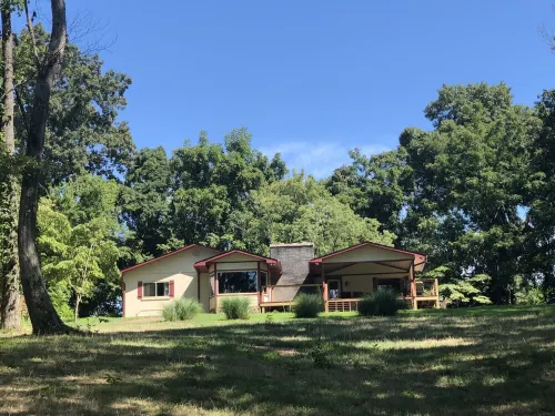 CNU 10 min. Sevierville 45 min.  Private dock, kayaks, fire pit. Ample Parking