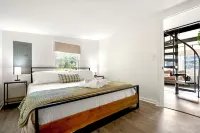 Crescent Moon: Hot Tub, Arcade, Dogs, EV Charger, Minutes from Shenandoah - WiFi